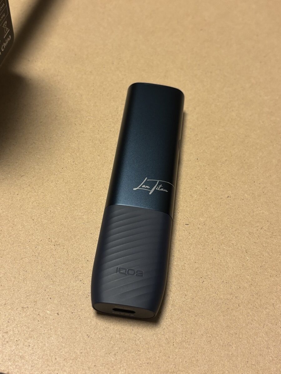 IQOS刻印 筆記体 シグネチャー