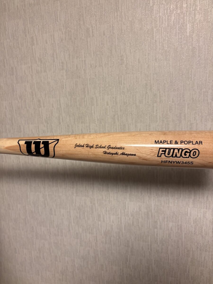 木製バットへのレーザー刻印 - チーム名と選手名を刻印した事例